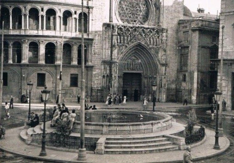 La búsqueda de la Tortada se topa con la vieja fuente de la plaza de la Virgen